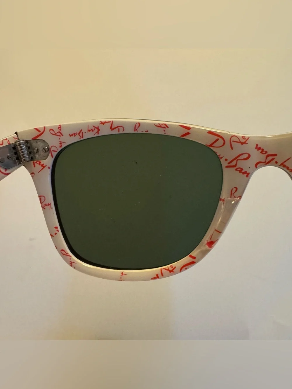 Limited Edition Rayban Wayfarer Sunglasses Logo Hardshell Case RB 2140 1017